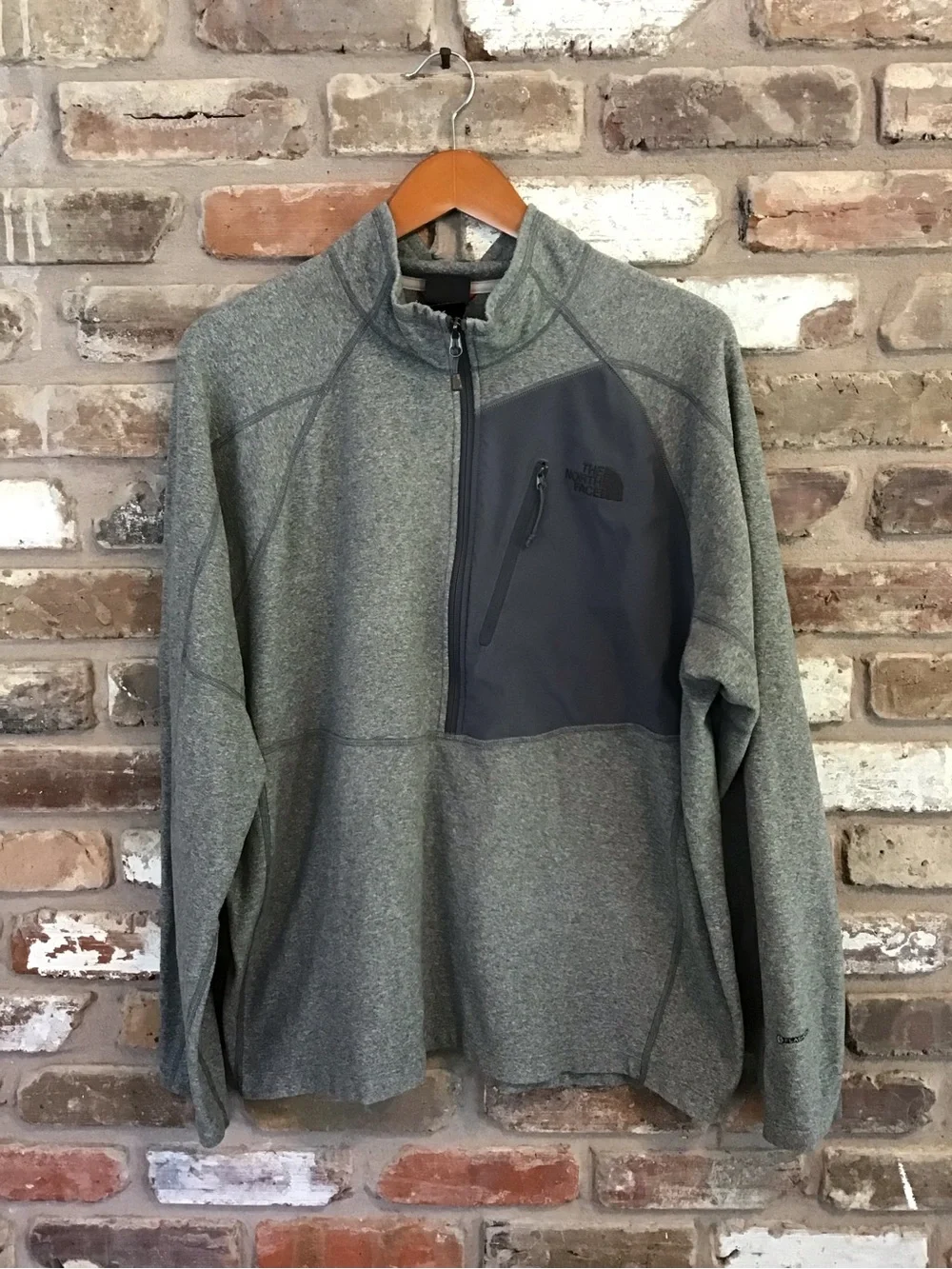 The North Face Men's Gray 1/4 Zip Chest Panel Flash Dry Fleece Jacket XL